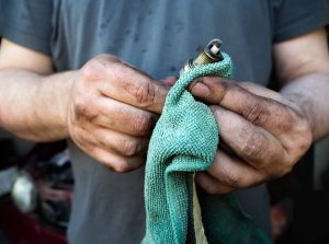 Como Tirar Graxa de Roupa: Guia Completo